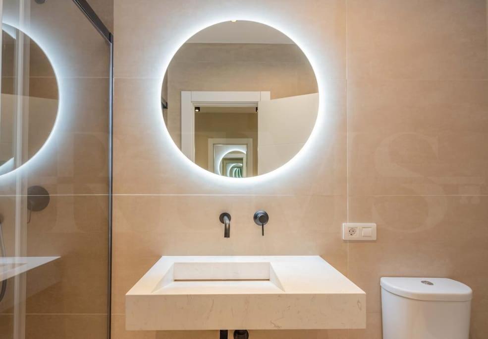 Contemporary Minimalist Apartment By Rems Malaga Exterior photo